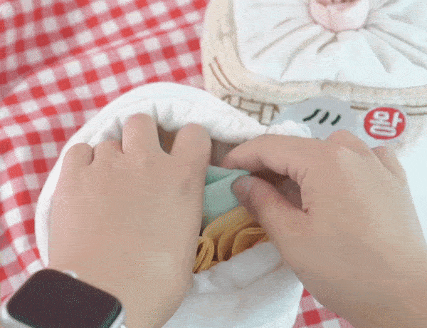 gif of the toy being closed