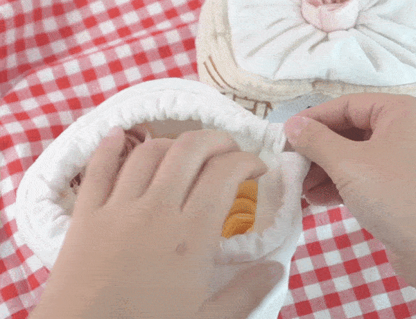 gif of the outer elastic of the toy being closed