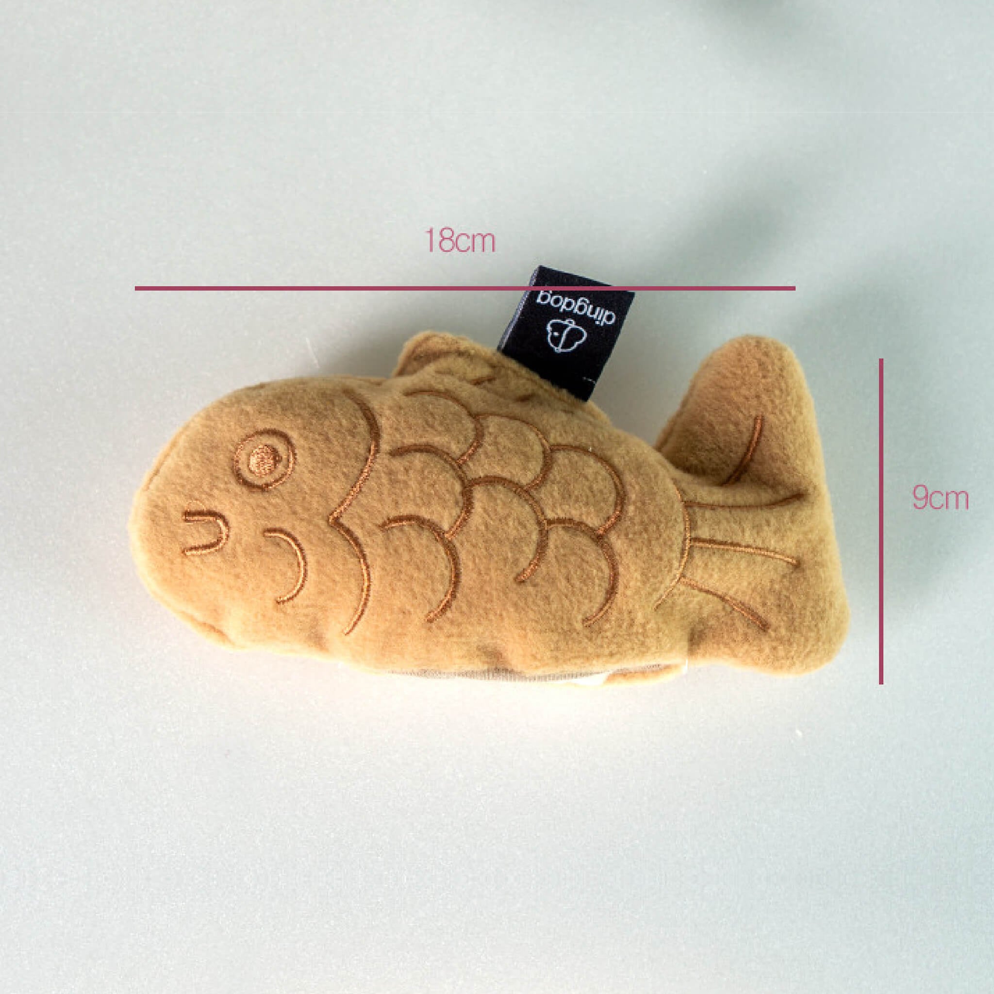 Dimensions for fish shaped nosework toy.